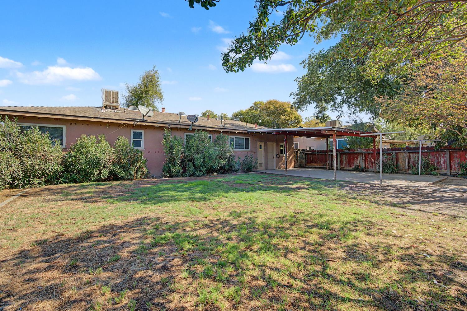 2306 E dayton, Fresno, CA 93726