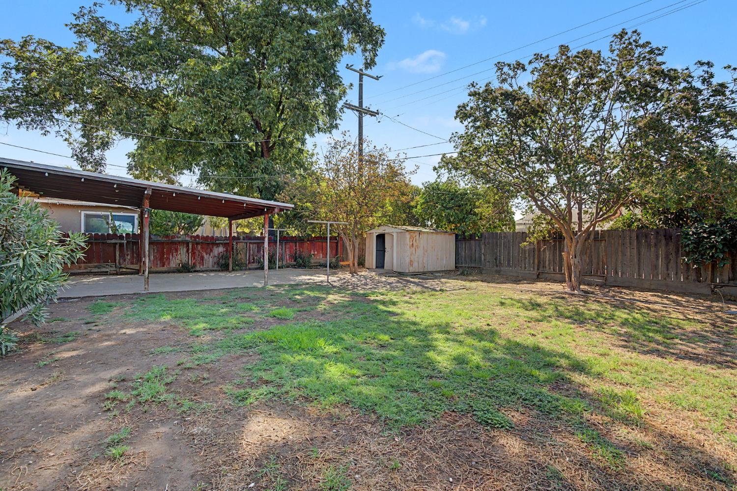 2306 E dayton, Fresno, CA 93726