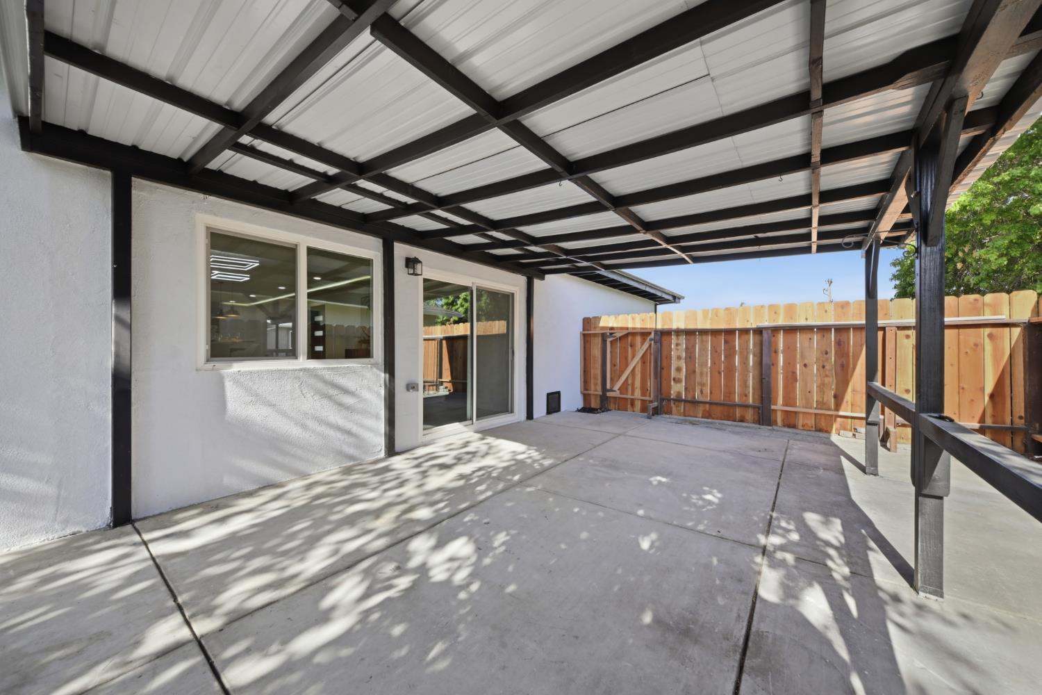 835 Nevada Ave, Los Banos, CA 93635