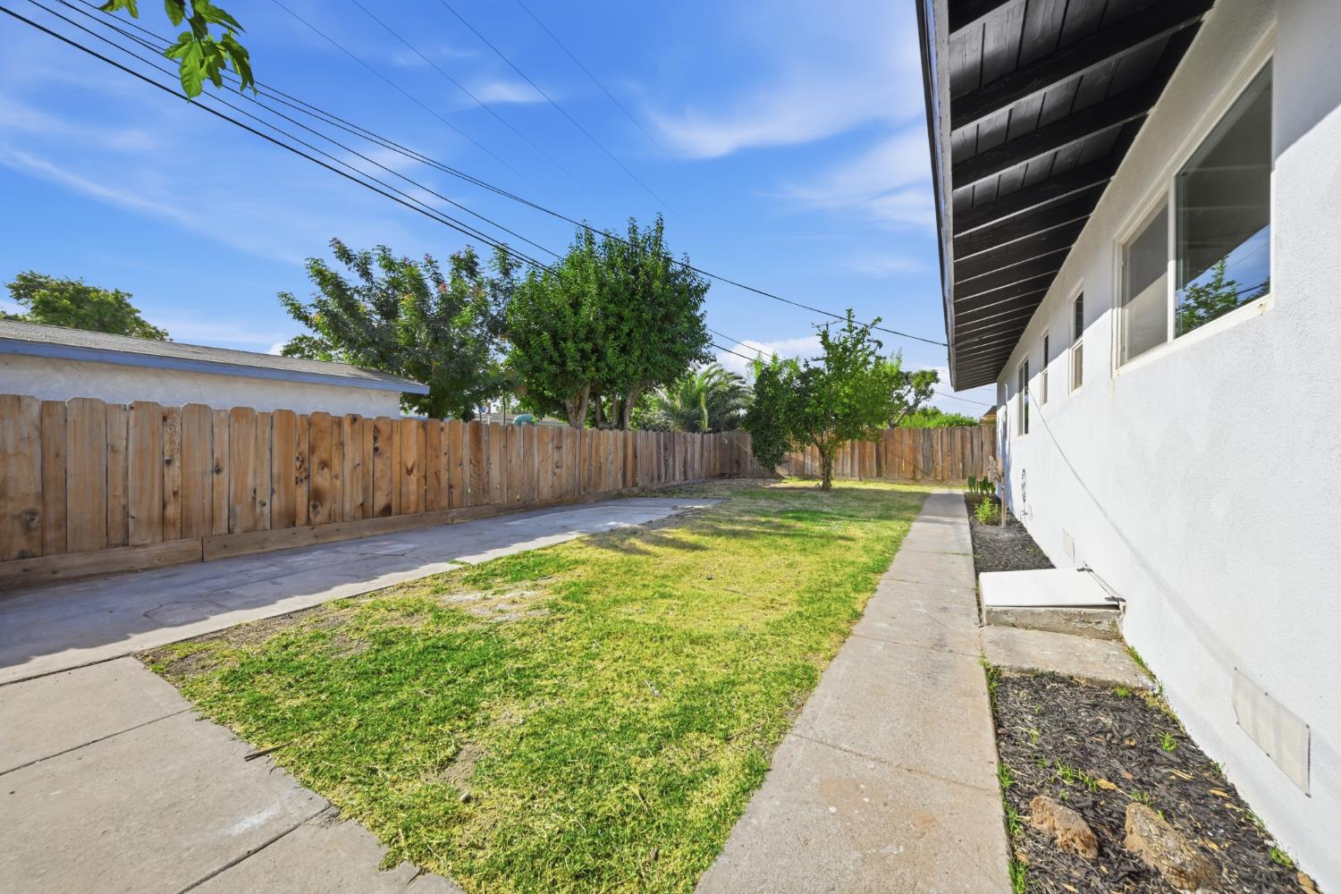 835 Nevada Ave, Los Banos, CA 93635