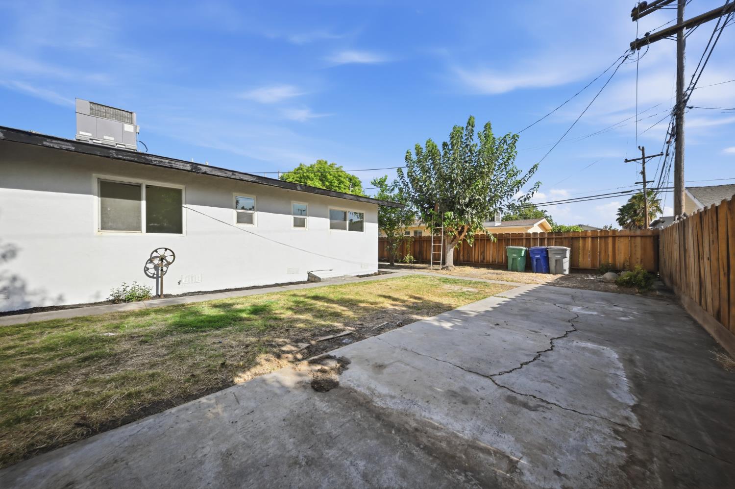 835 Nevada Ave, Los Banos, CA 93635