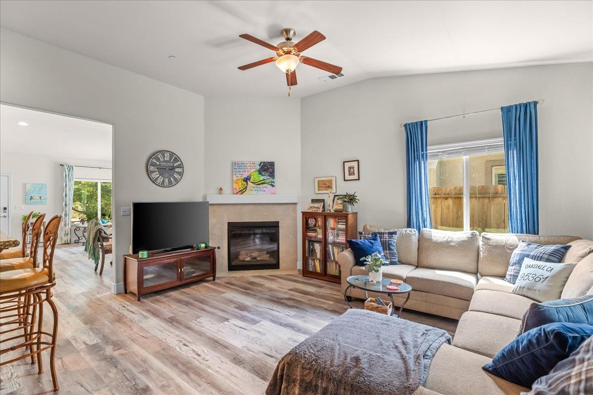 1738 Adams Creek Way, Oakdale, CA 95361