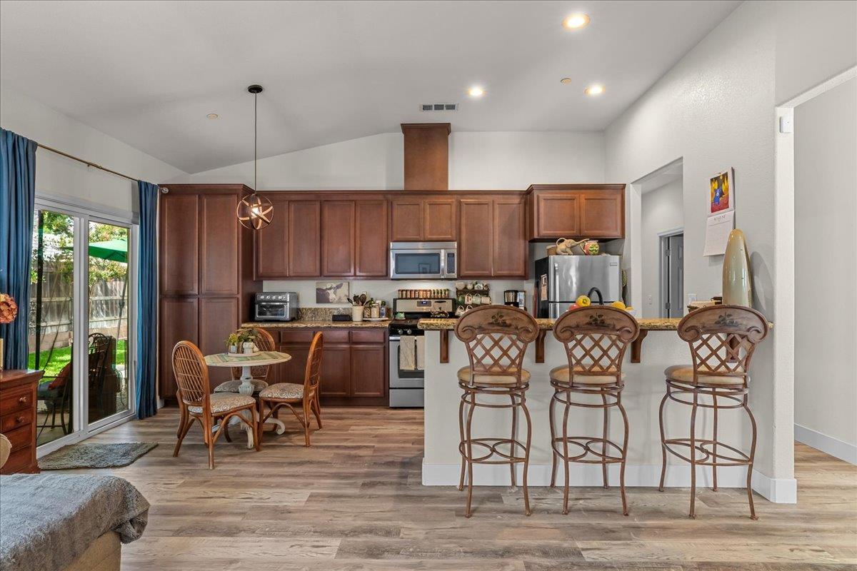 1738 Adams Creek Way, Oakdale, CA 95361