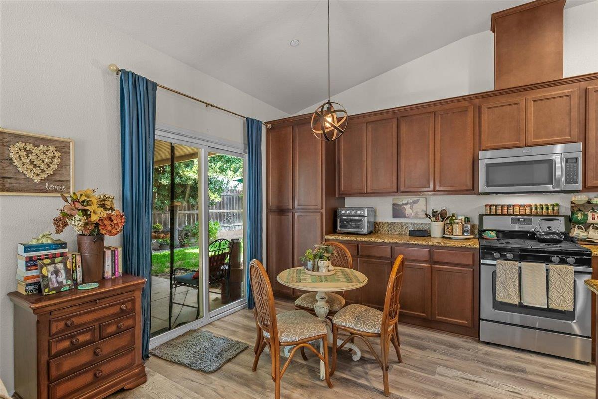 1738 Adams Creek Way, Oakdale, CA 95361