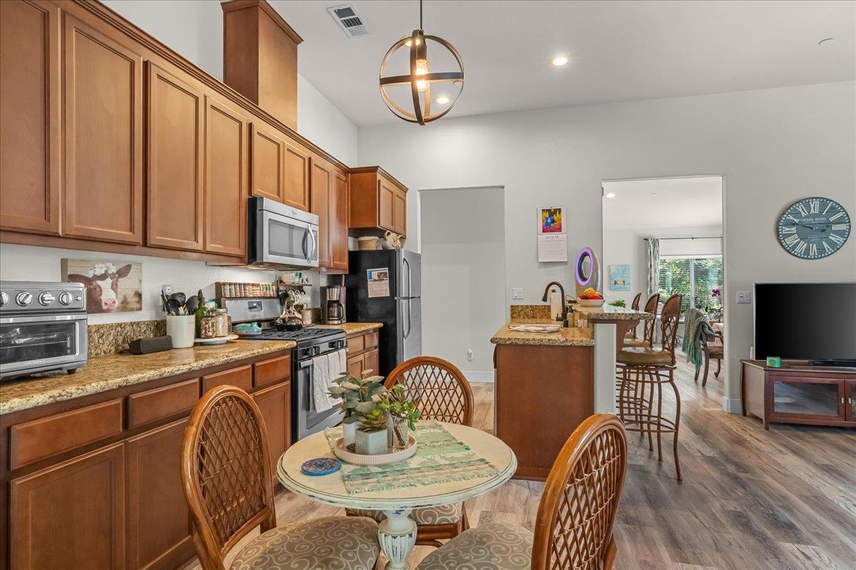 1738 Adams Creek Way, Oakdale, CA 95361