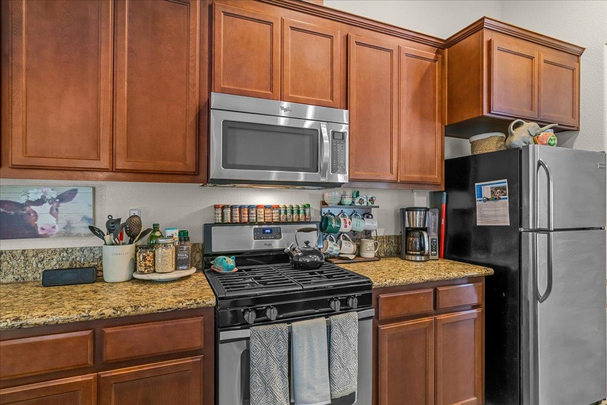 1738 Adams Creek Way, Oakdale, CA 95361