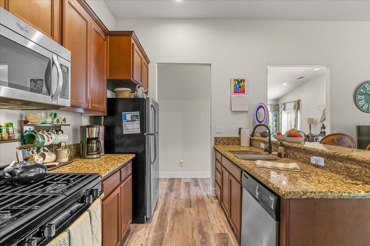 1738 Adams Creek Way, Oakdale, CA 95361