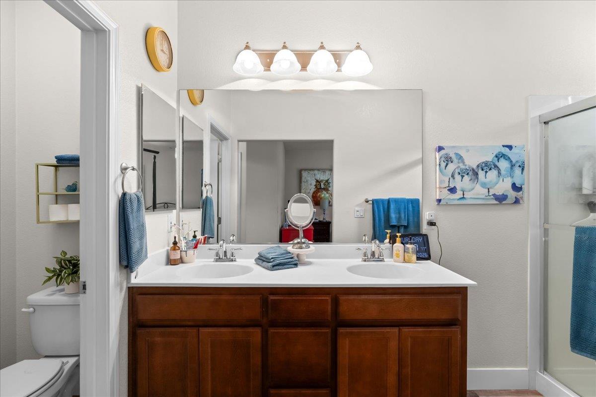 1738 Adams Creek Way, Oakdale, CA 95361