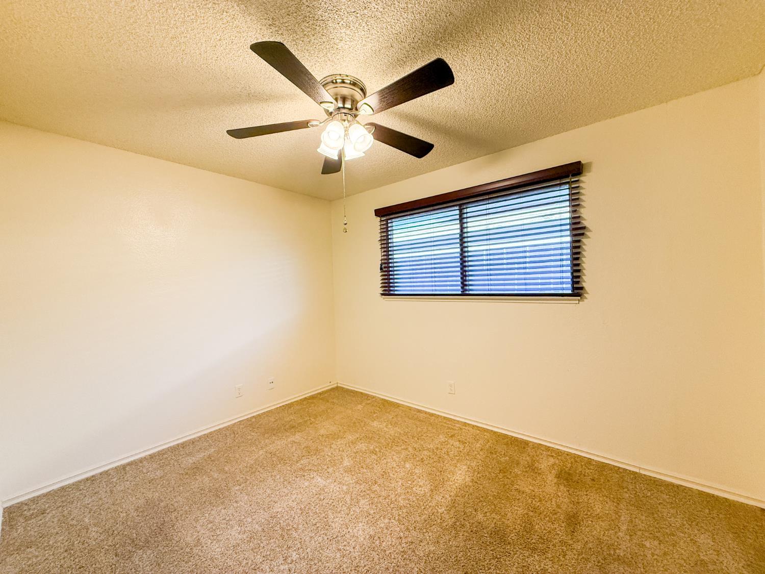 111 Pacemaker Dr, Atwater, CA 95301