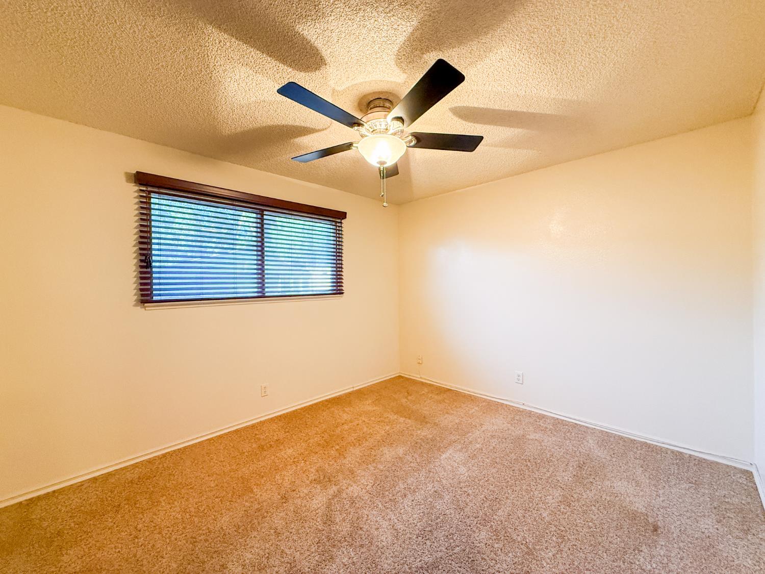 111 Pacemaker Dr, Atwater, CA 95301
