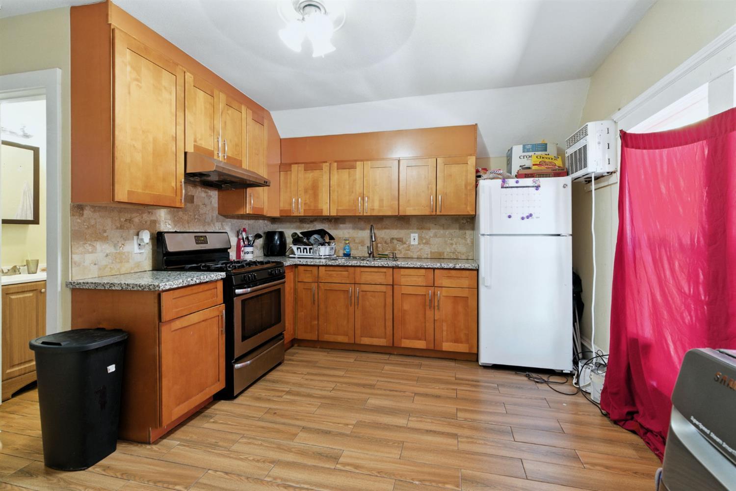 312 W Main St, Turlock, CA 95380
