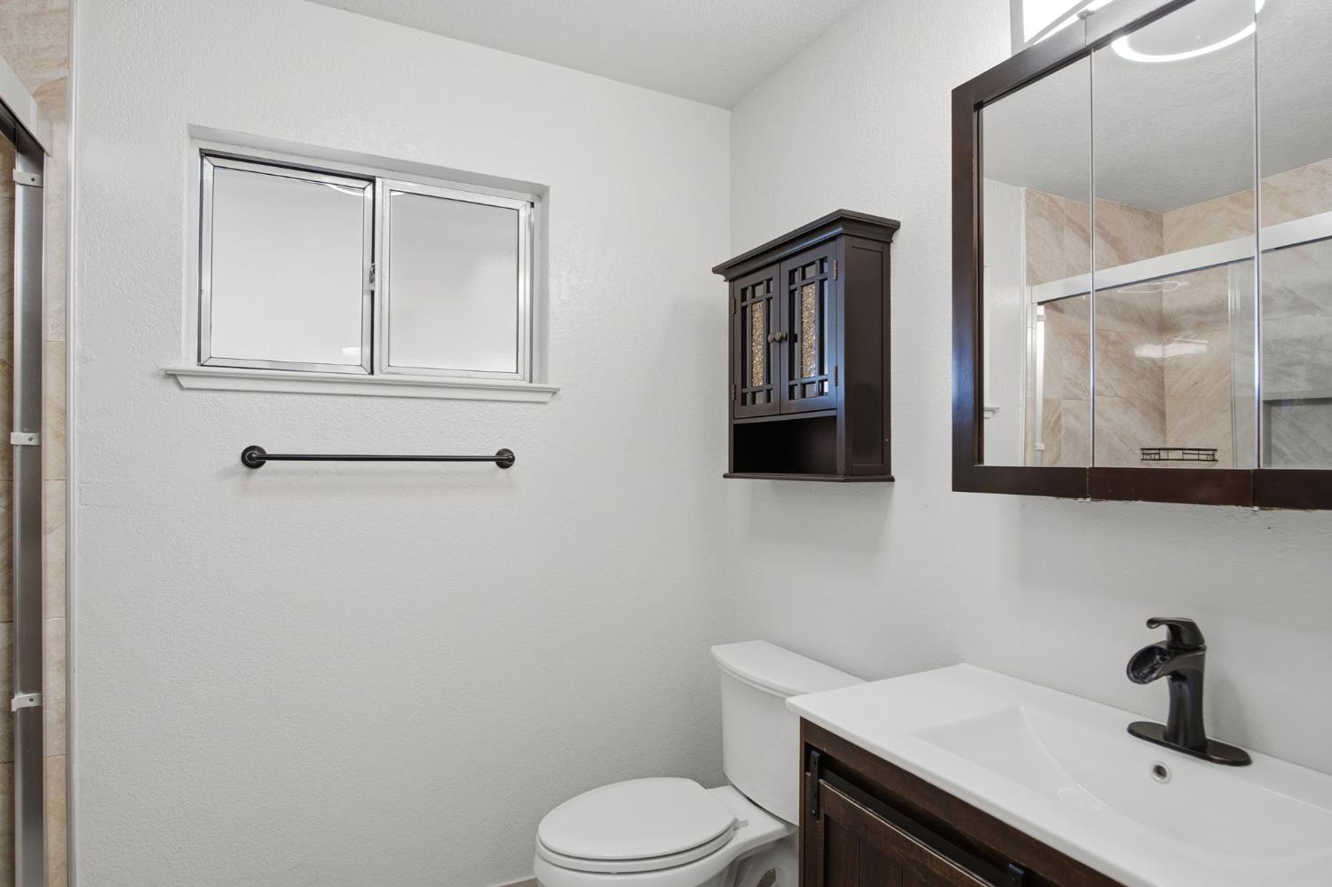 928 Valley Wind Way, Ceres, CA 95351