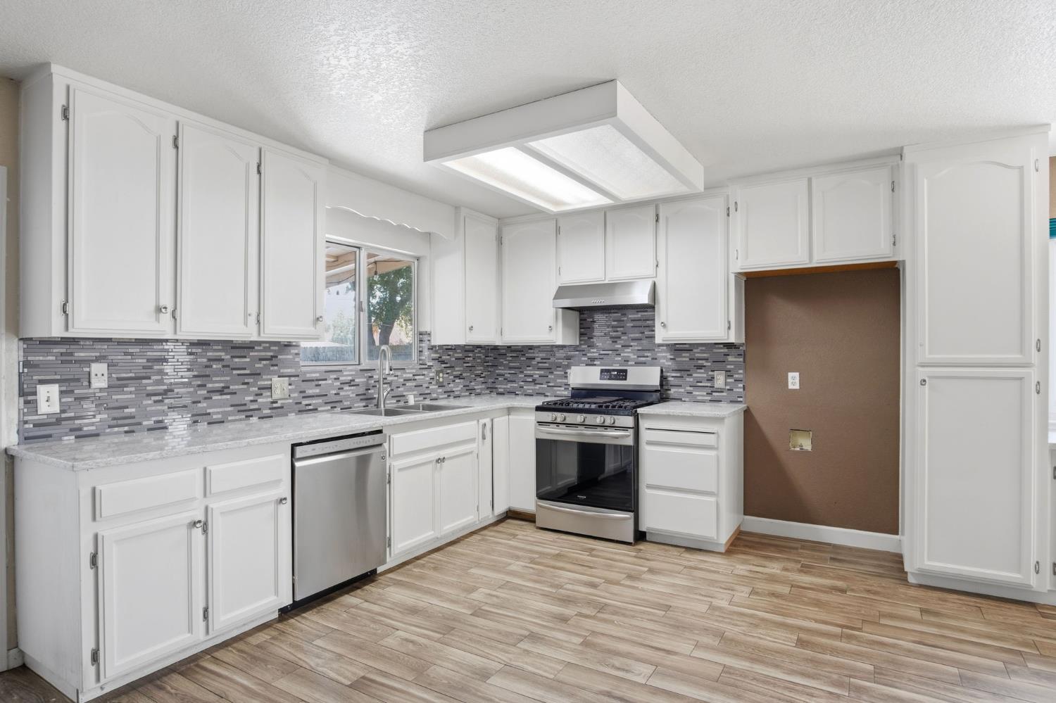 928 Valley Wind Way, Ceres, CA 95351