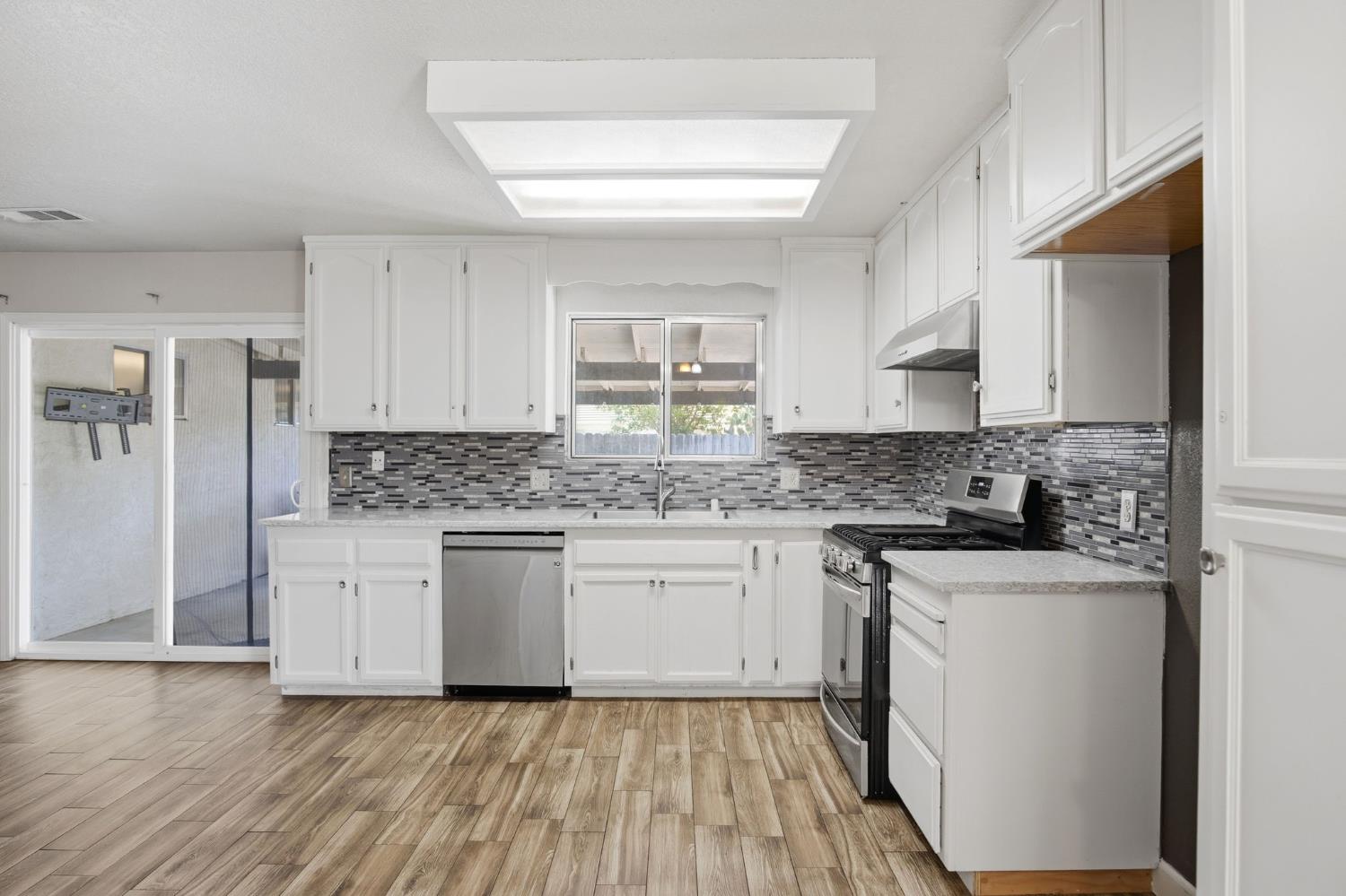 928 Valley Wind Way, Ceres, CA 95351