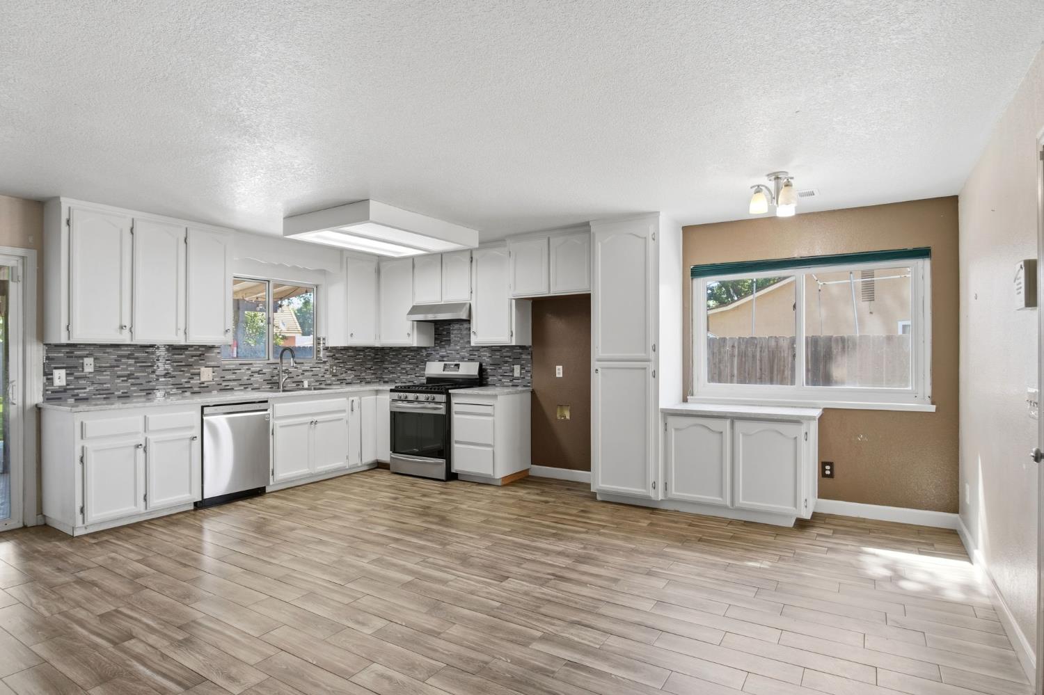 928 Valley Wind Way, Ceres, CA 95351