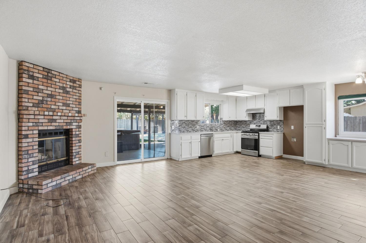928 Valley Wind Way, Ceres, CA 95351
