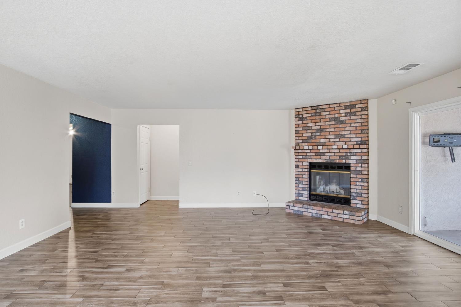 928 Valley Wind Way, Ceres, CA 95351