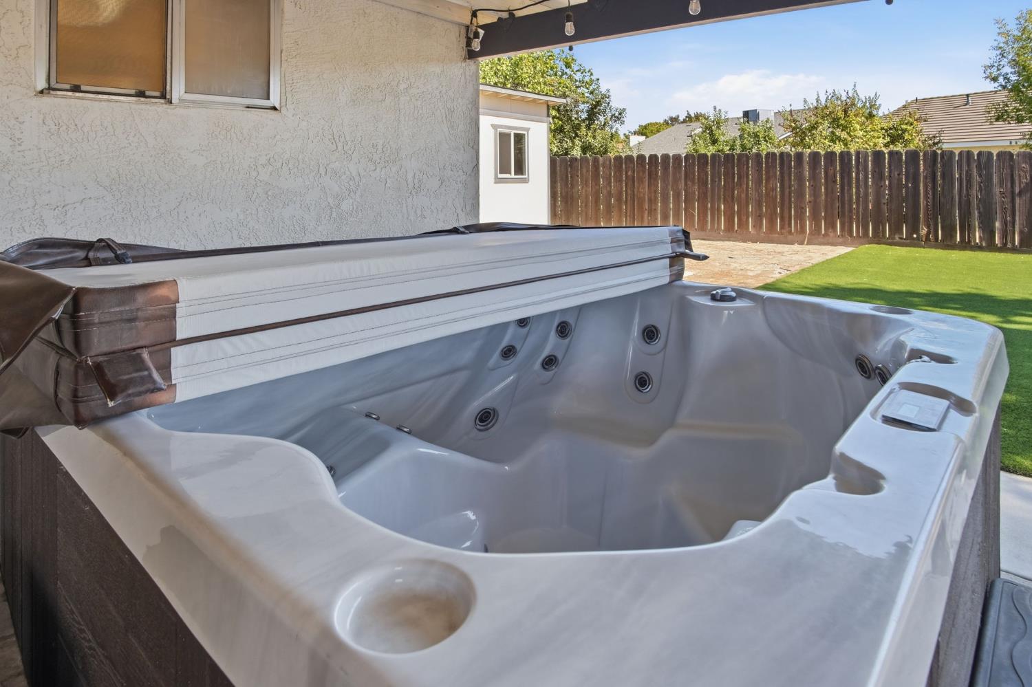 928 Valley Wind Way, Ceres, CA 95351