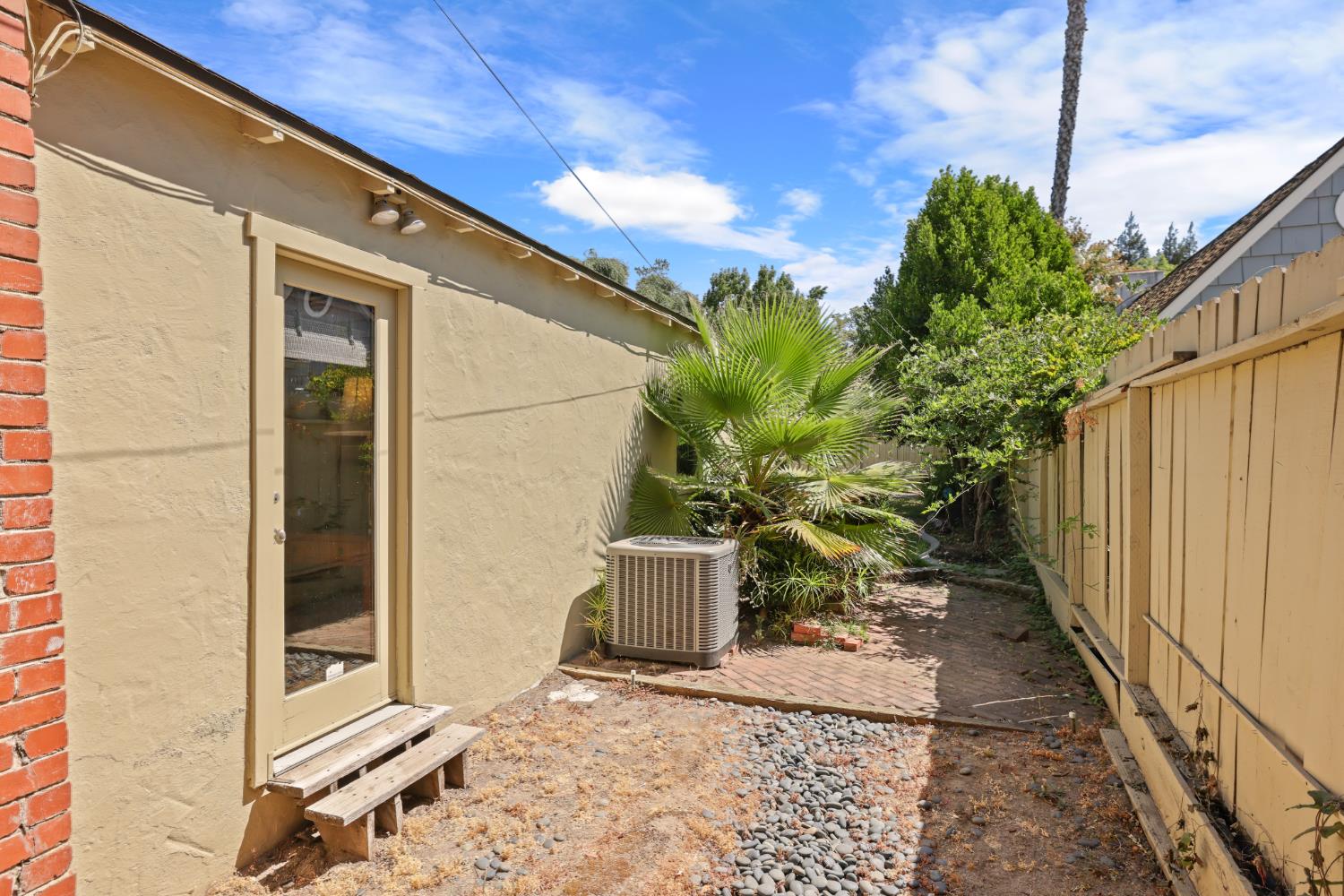 814 Geer Ave, Modesto, CA 95354
