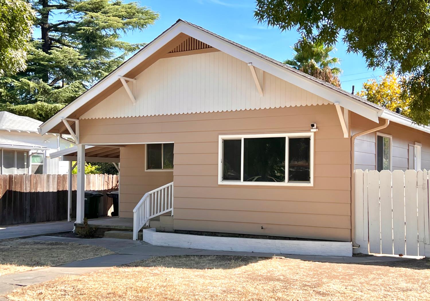 1218 R St, Newman, CA 95360
