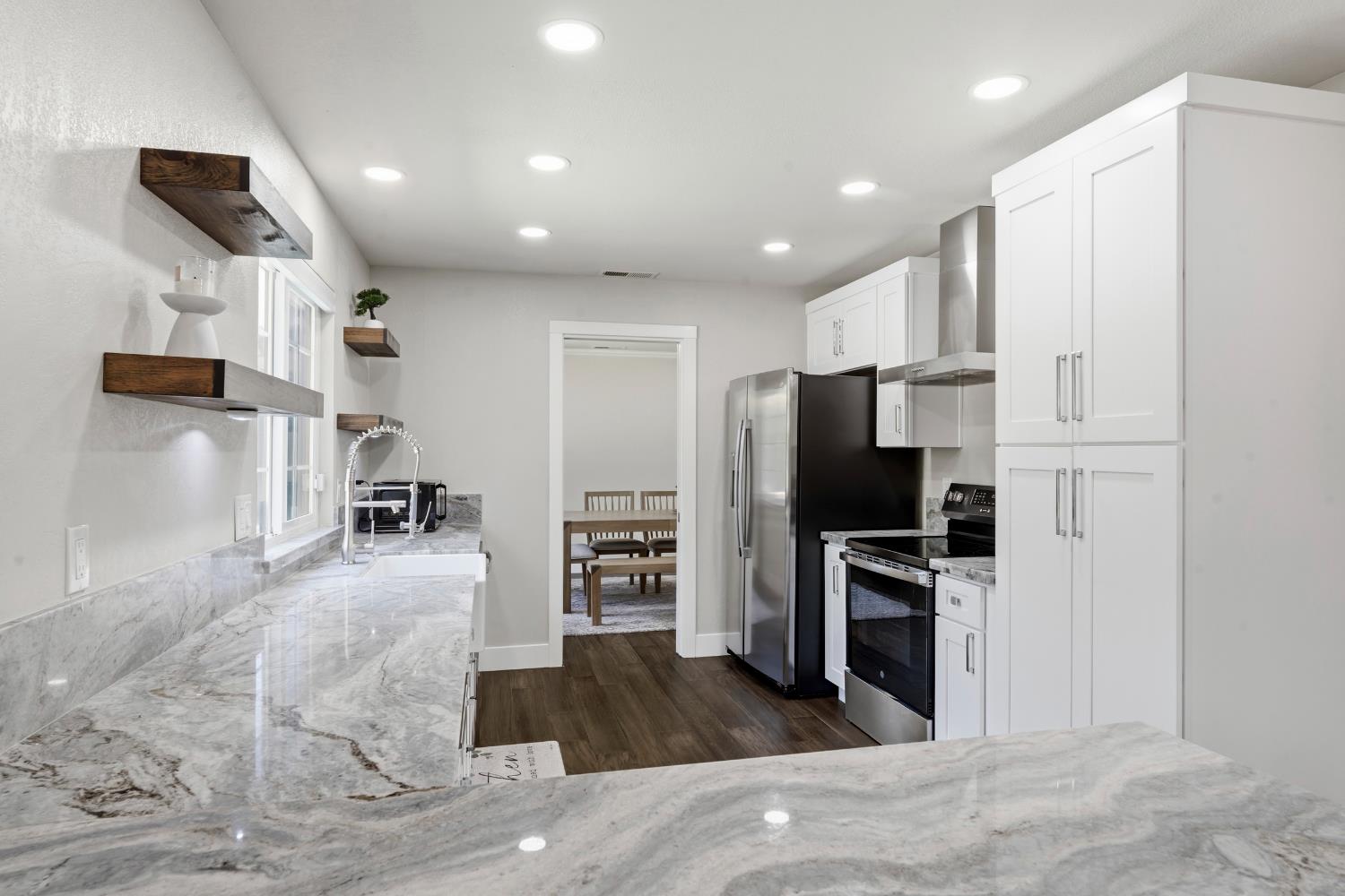 2017 Bridgewood Way, Modesto, CA 95355