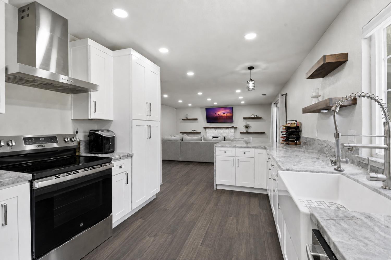 2017 Bridgewood Way, Modesto, CA 95355