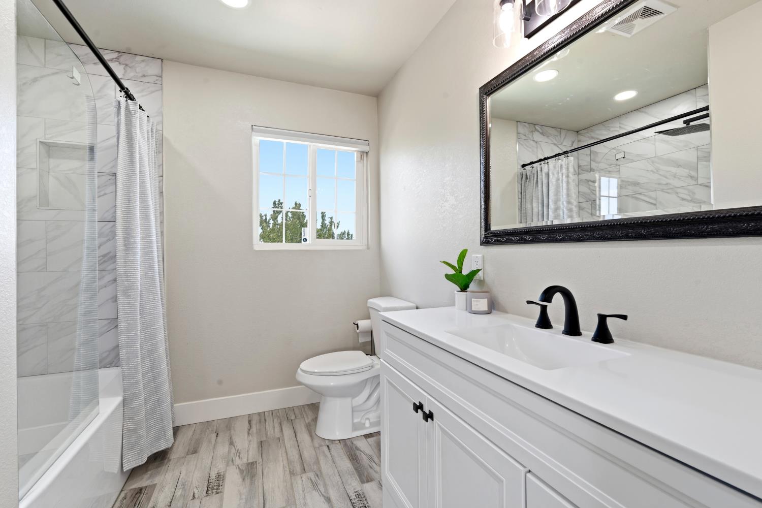 2017 Bridgewood Way, Modesto, CA 95355
