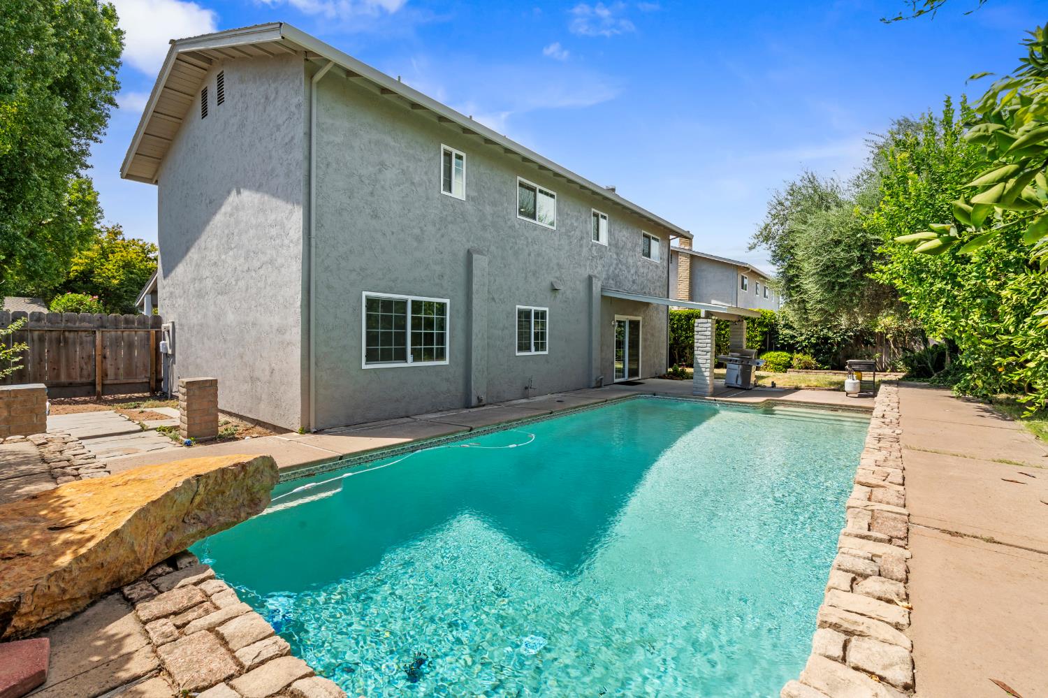 2017 Bridgewood Way, Modesto, CA 95355