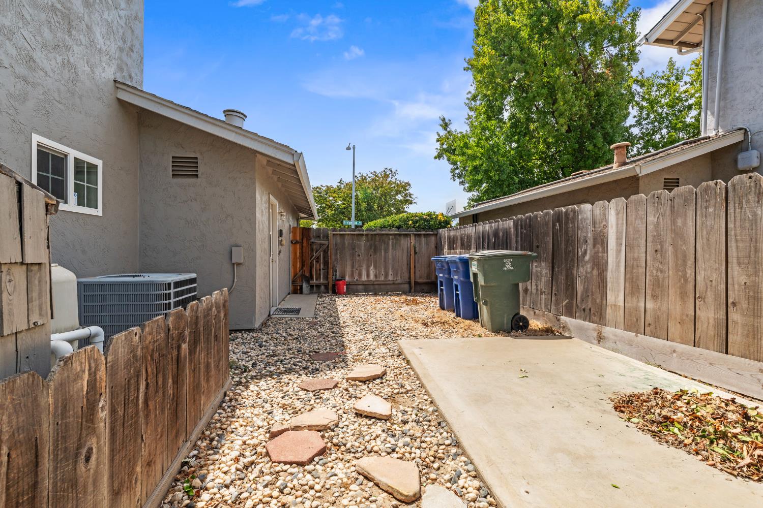 2017 Bridgewood Way, Modesto, CA 95355