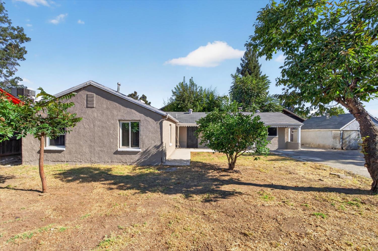 1111 El Vecino Ave, Modesto, CA 95350