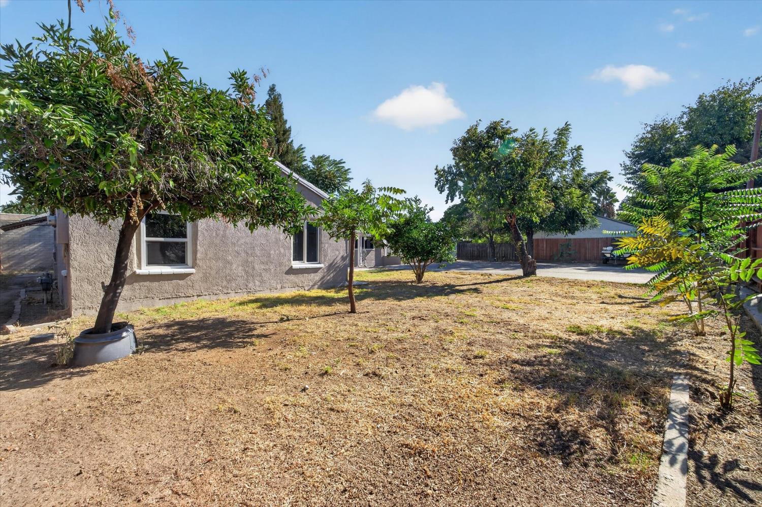 1111 El Vecino Ave, Modesto, CA 95350