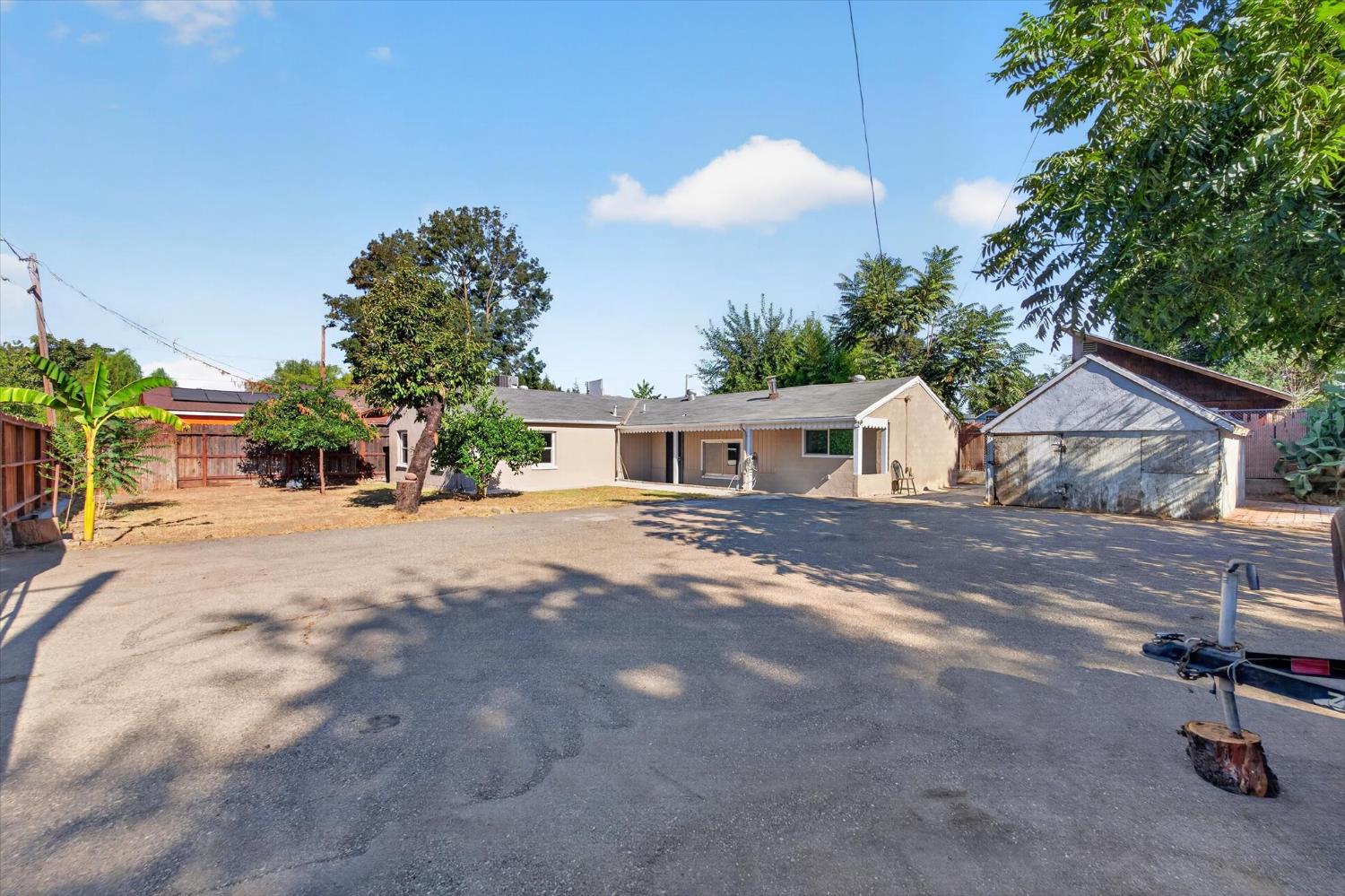 1111 El Vecino Ave, Modesto, CA 95350