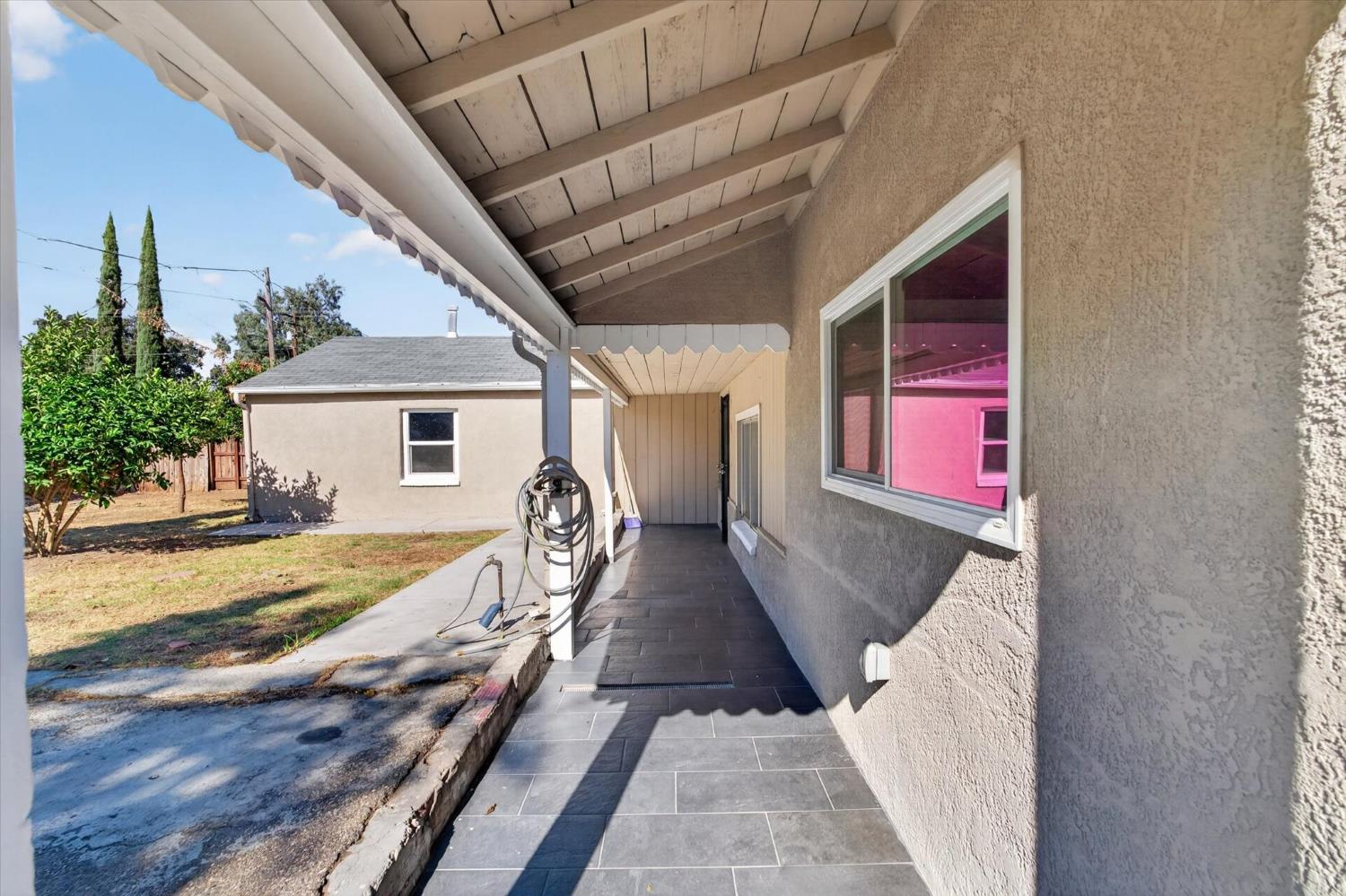 1111 El Vecino Ave, Modesto, CA 95350