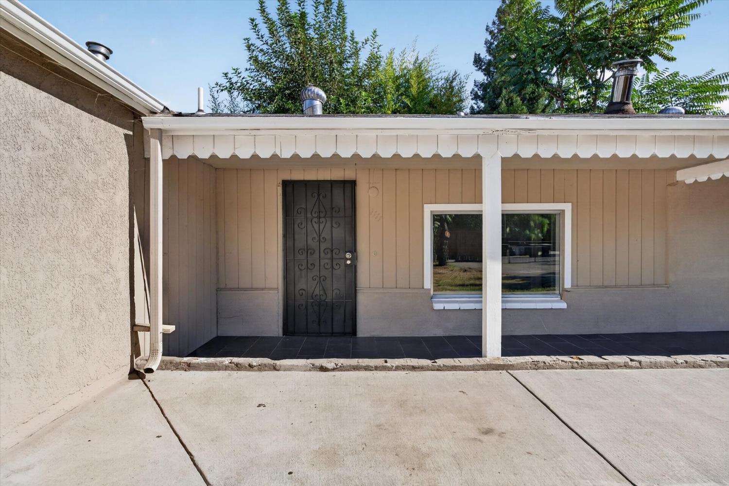 1111 El Vecino Ave, Modesto, CA 95350
