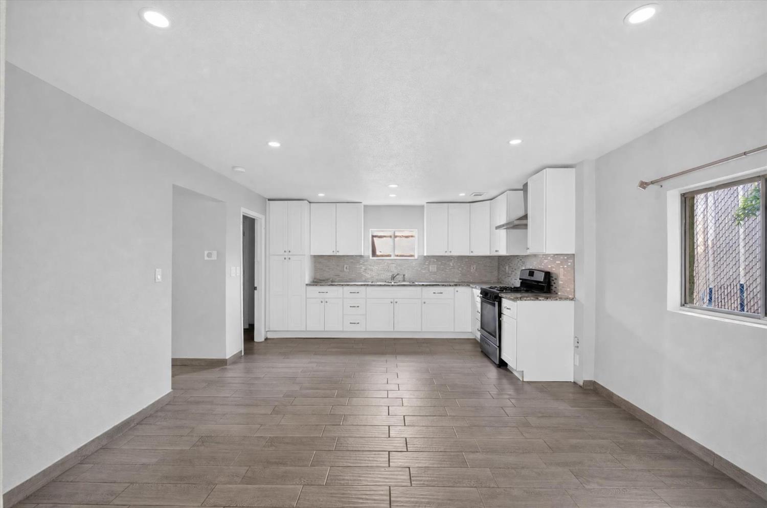 1111 El Vecino Ave, Modesto, CA 95350