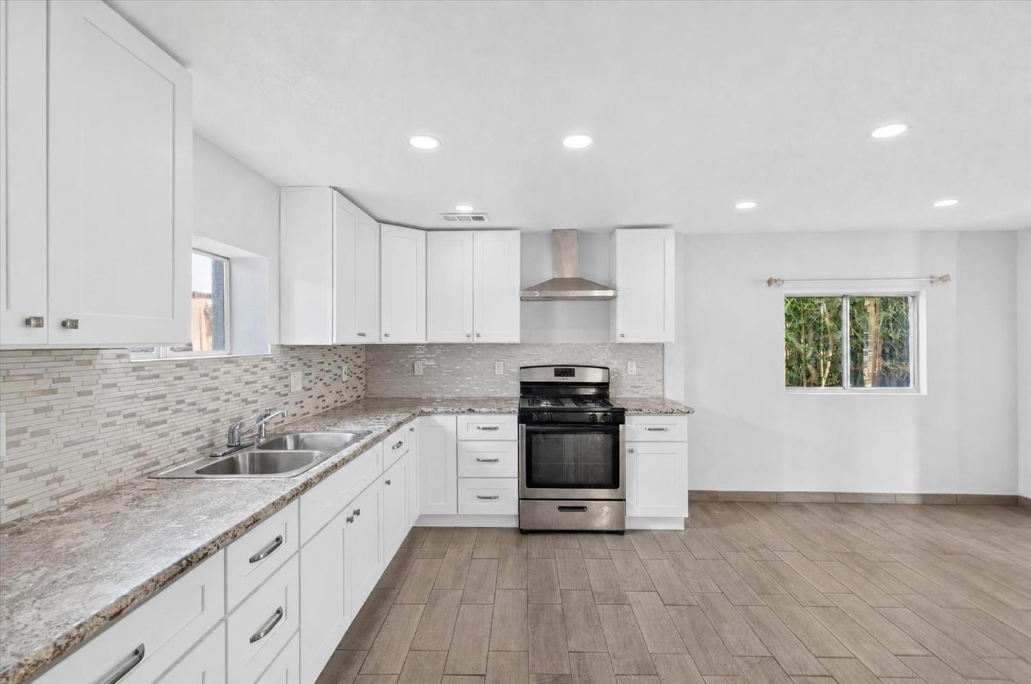1111 El Vecino Ave, Modesto, CA 95350