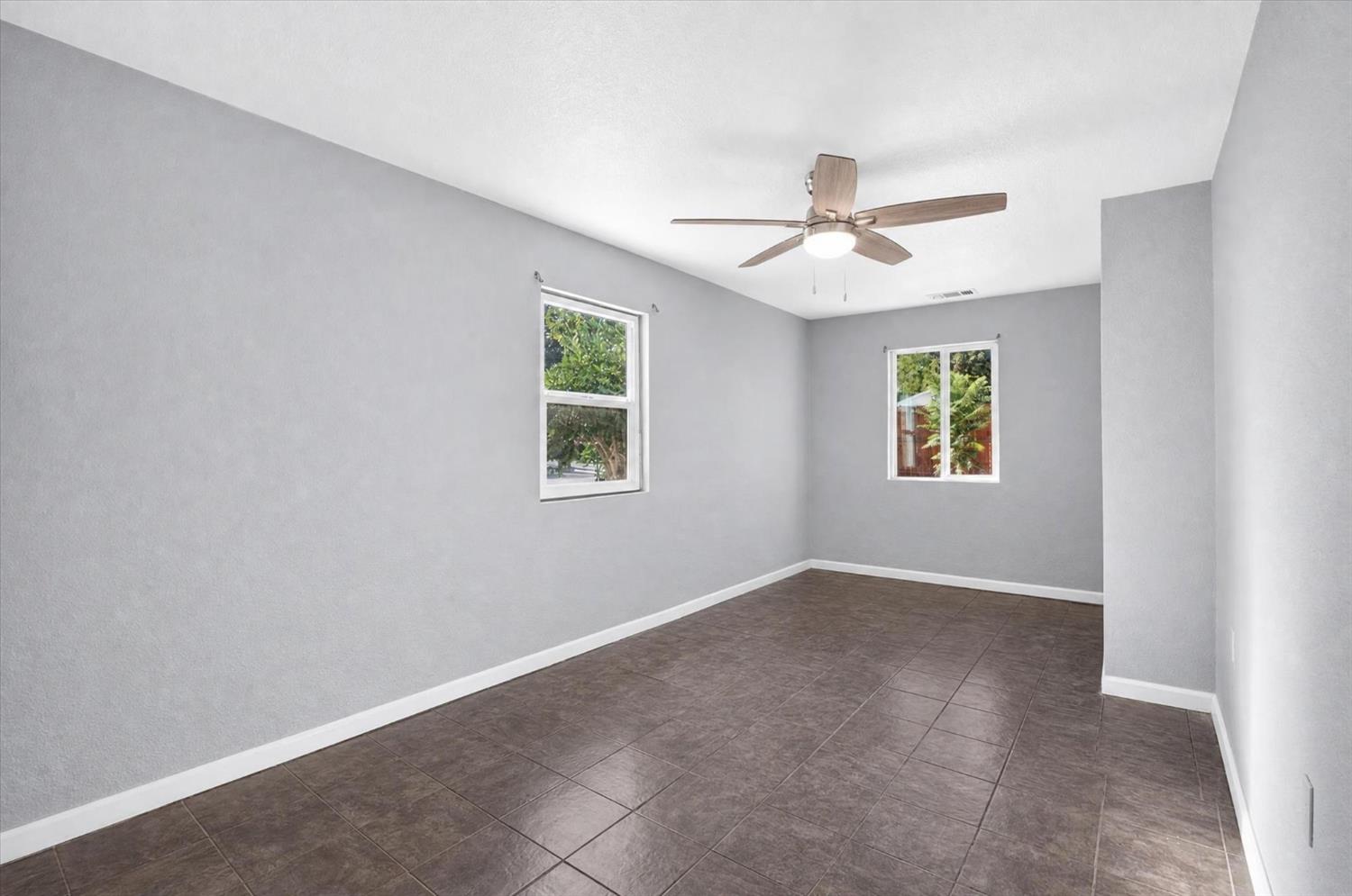 1111 El Vecino Ave, Modesto, CA 95350
