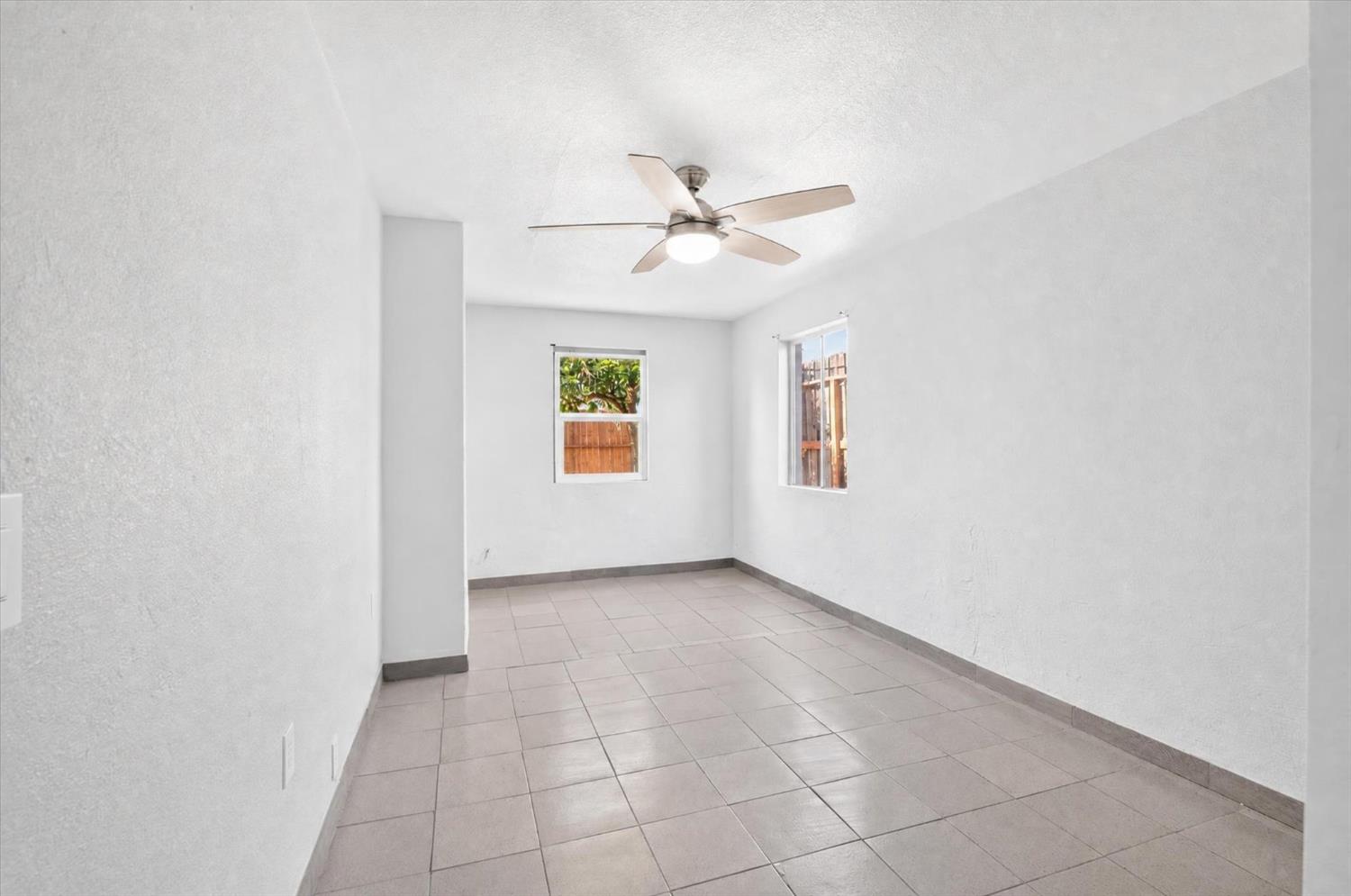 1111 El Vecino Ave, Modesto, CA 95350