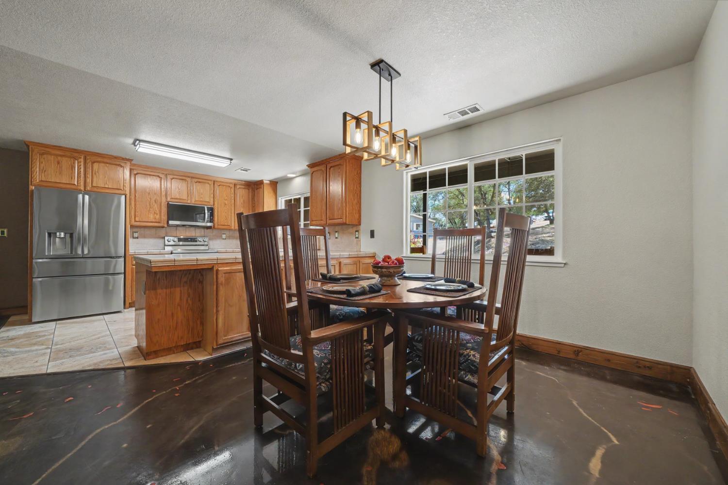 2384 Choctaw Rd, Copperopolis, CA 95228
