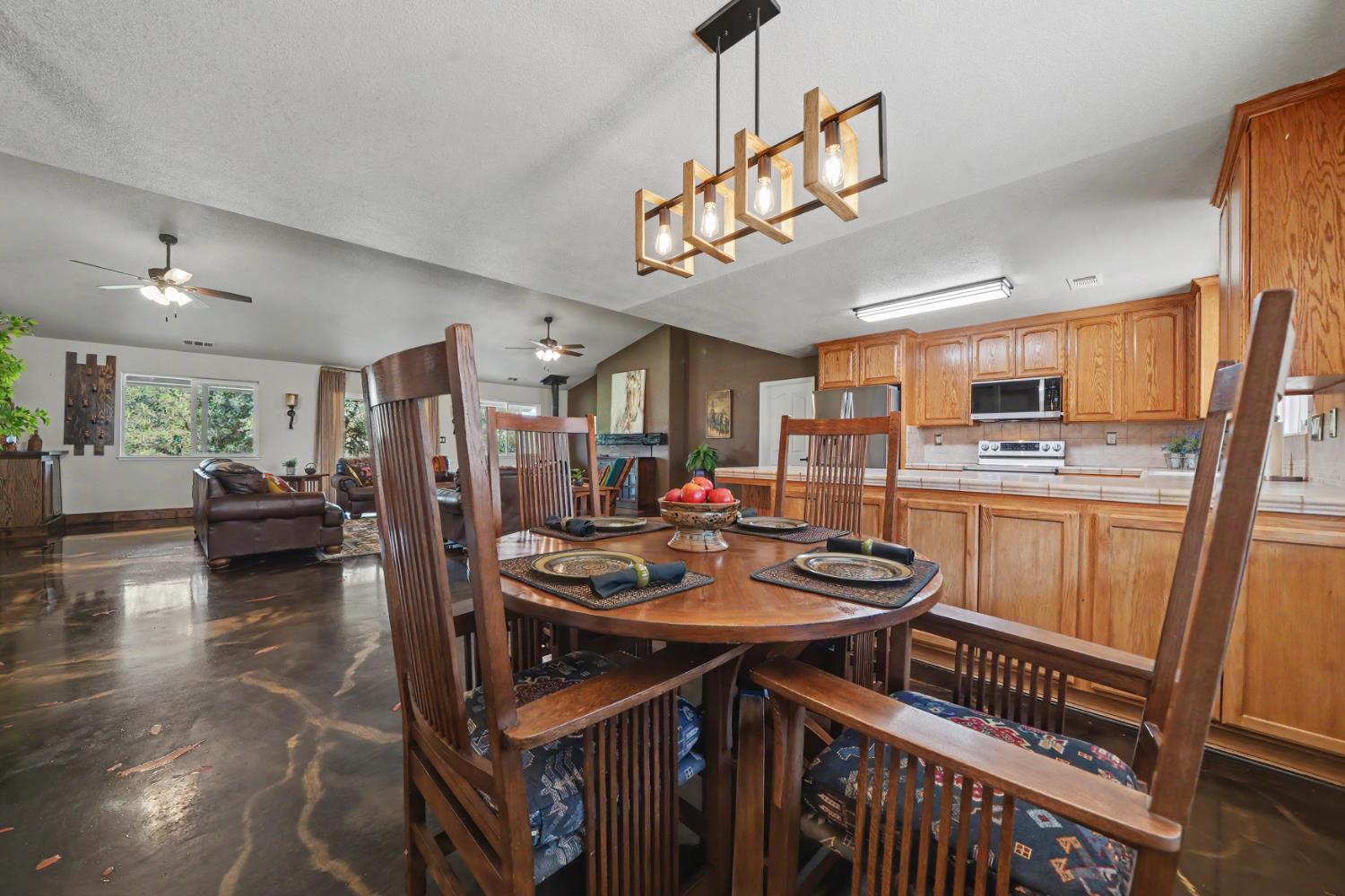 2384 Choctaw Rd, Copperopolis, CA 95228
