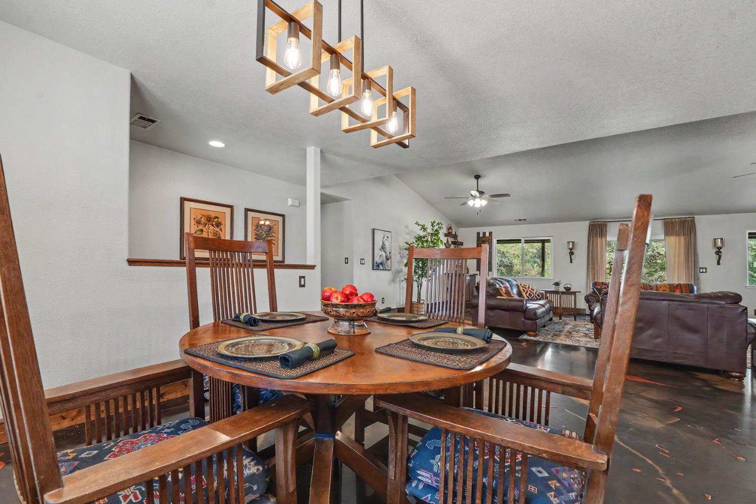 2384 Choctaw Rd, Copperopolis, CA 95228