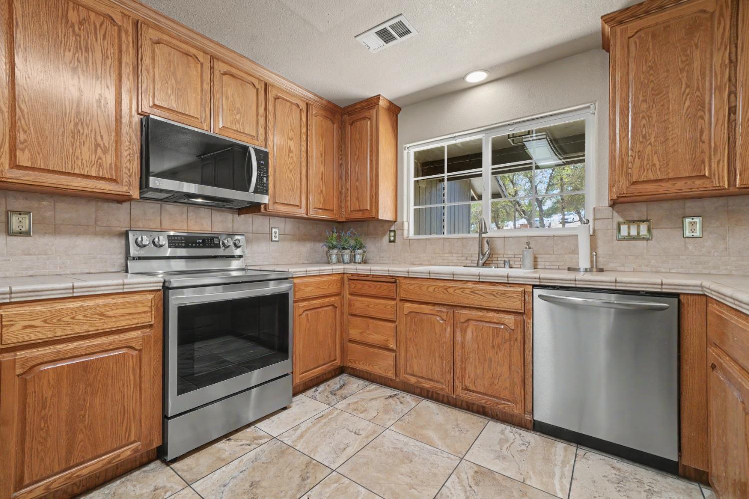 2384 Choctaw Rd, Copperopolis, CA 95228