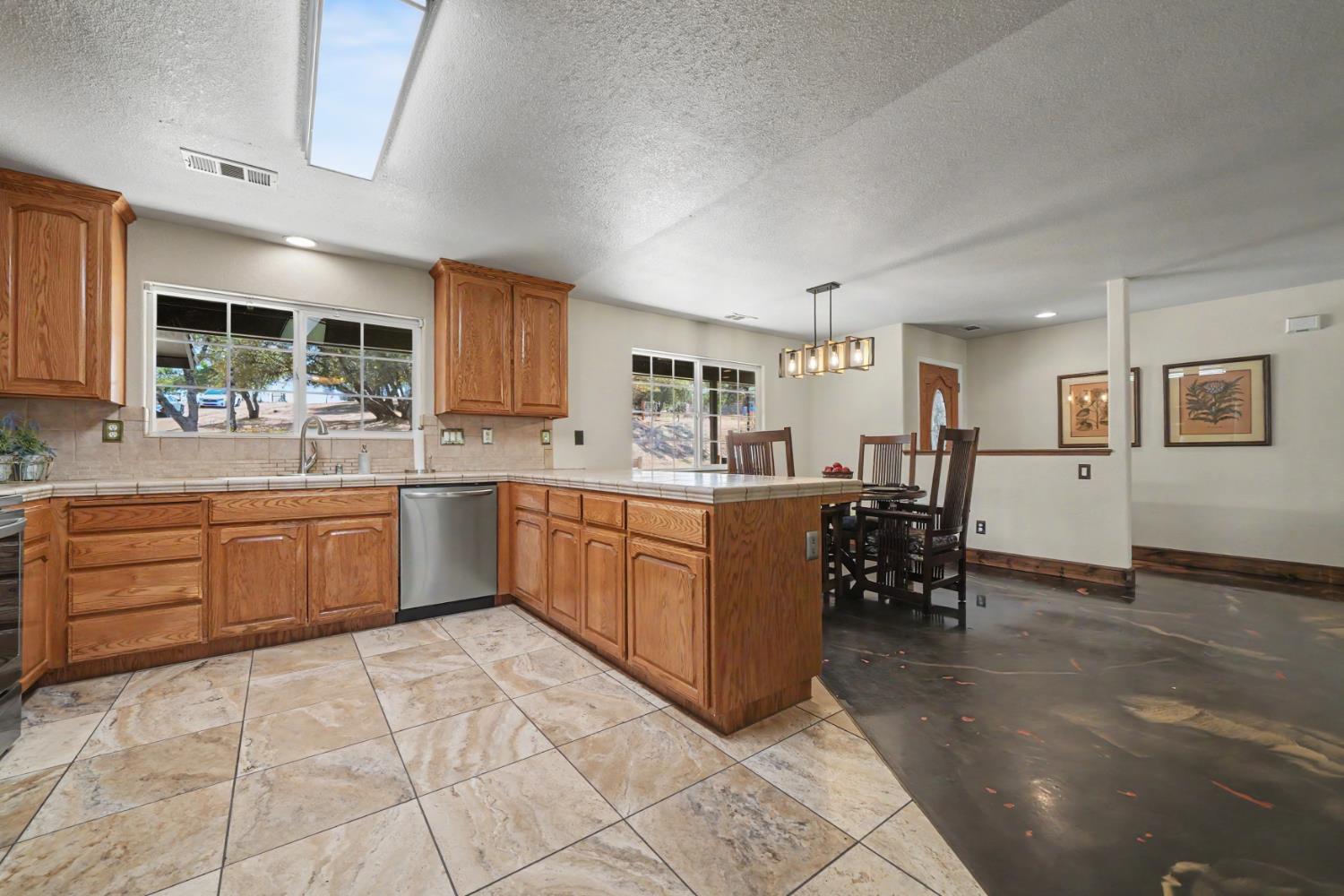 2384 Choctaw Rd, Copperopolis, CA 95228