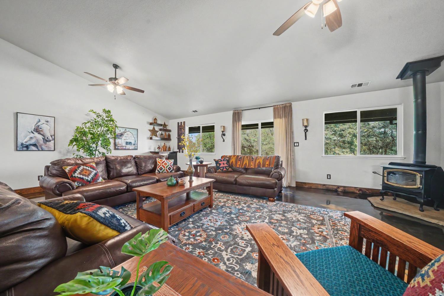 2384 Choctaw Rd, Copperopolis, CA 95228