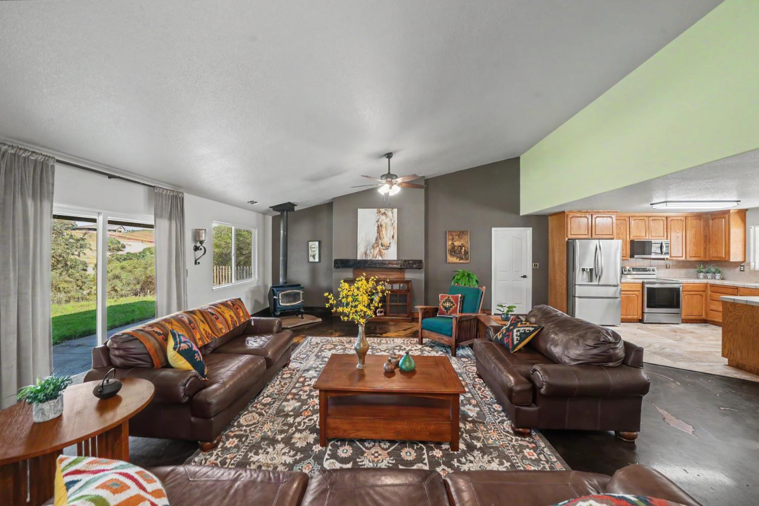 2384 Choctaw Rd, Copperopolis, CA 95228
