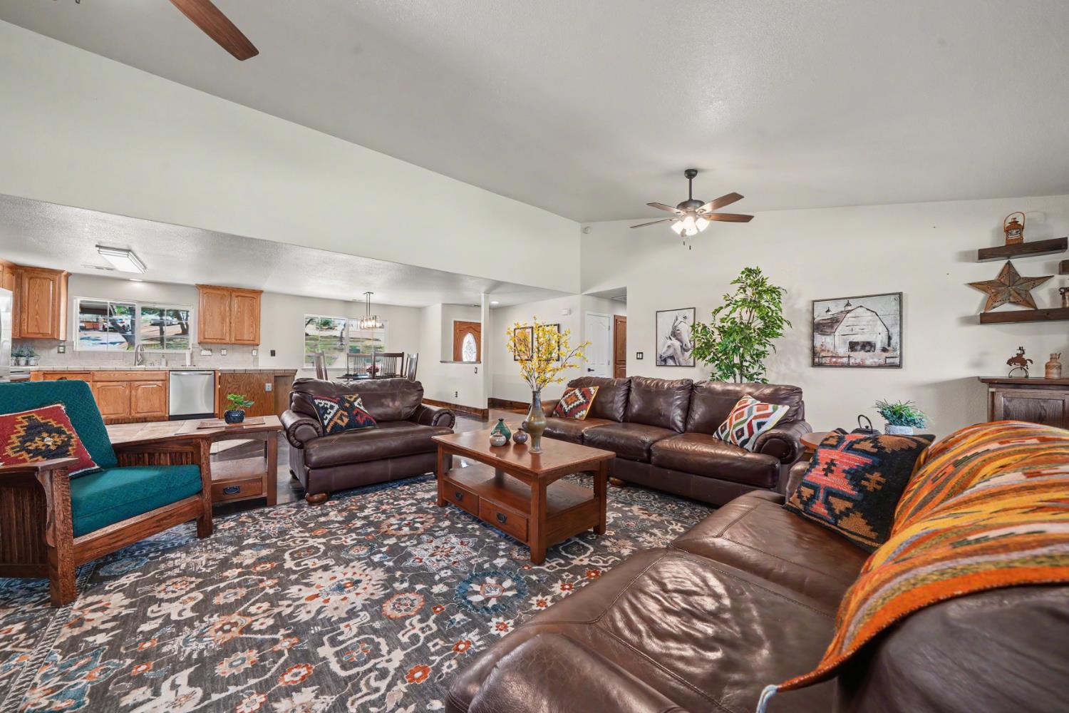 2384 Choctaw Rd, Copperopolis, CA 95228