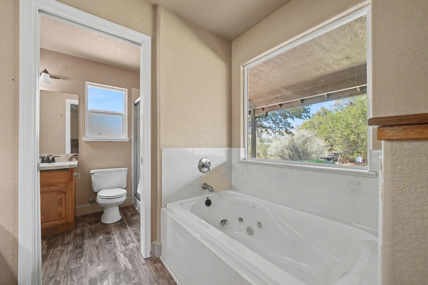 2384 Choctaw Rd, Copperopolis, CA 95228