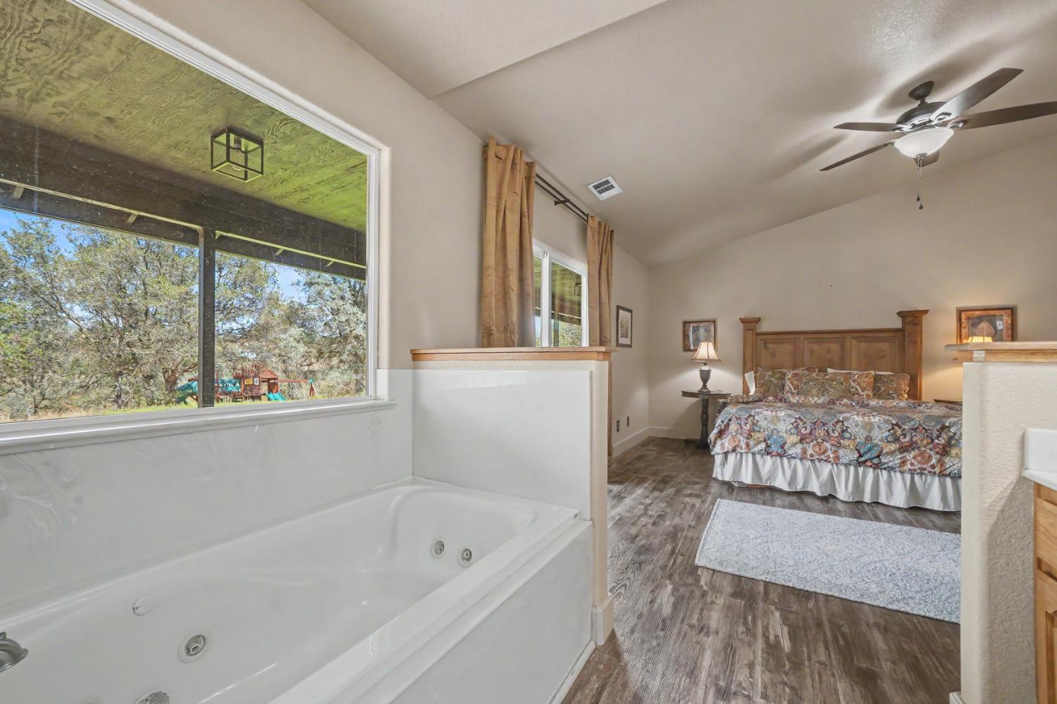 2384 Choctaw Rd, Copperopolis, CA 95228