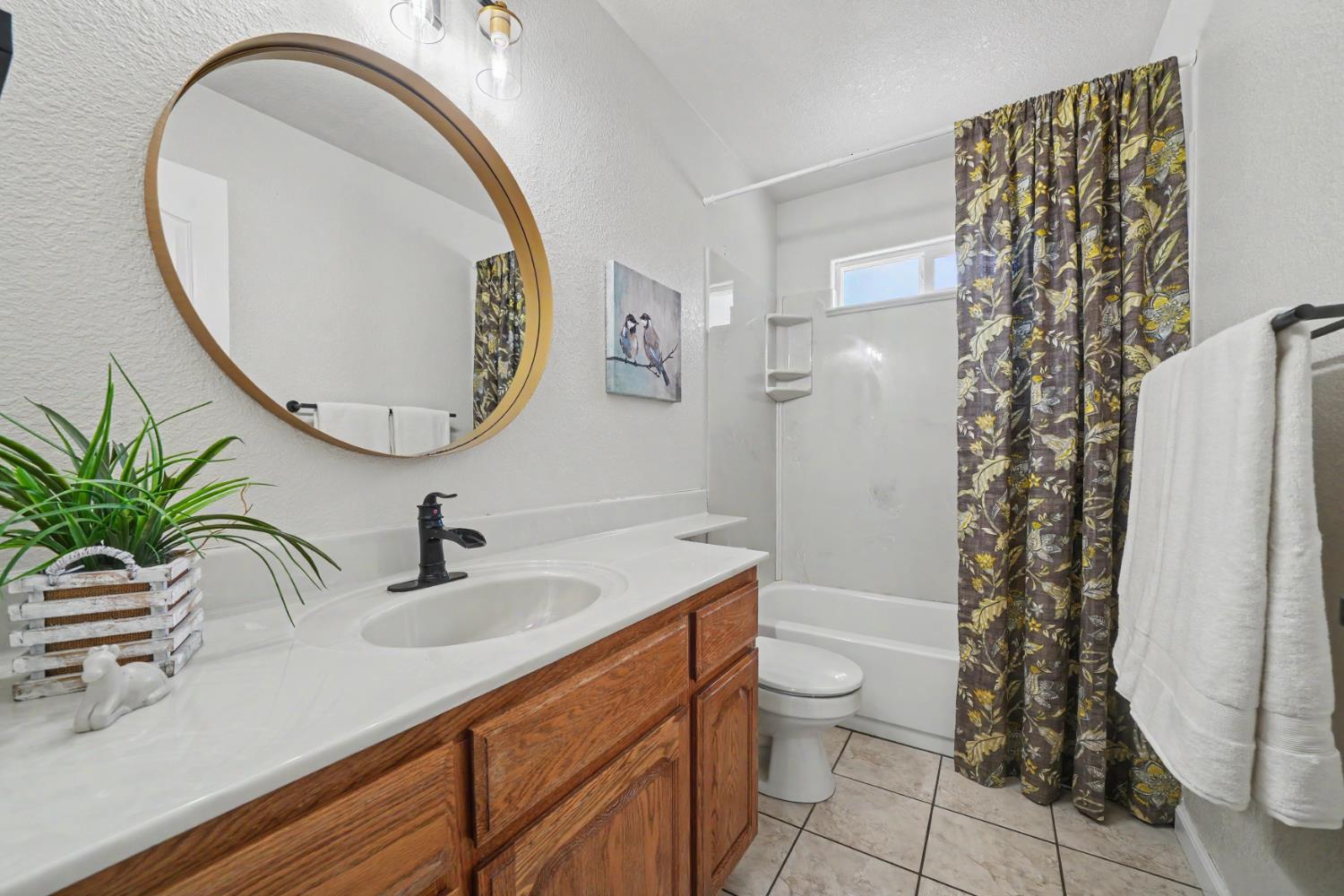 2384 Choctaw Rd, Copperopolis, CA 95228