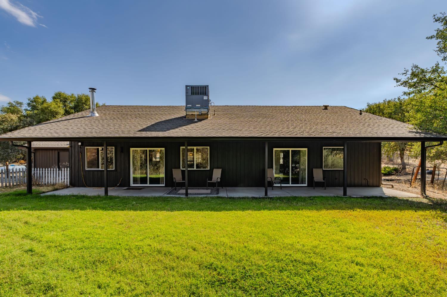 2384 Choctaw Rd, Copperopolis, CA 95228